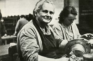 Mujeres trabajadoras de mantenimiento y reparación de aeronaves, Gales del Sur, Segunda Guerra Mundial, c1939-c1944 de Unbekannt