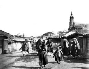 Mujeres y niños, Nam San, Corea, 1900 de Unbekannt