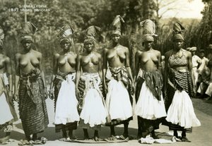 Mujeres bailarinas, Sierra Leona, siglo XX de Unbekannt