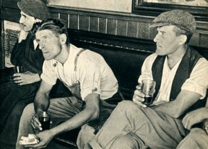 Trabajadores en una posada inglesa escuchando al Sr. Churchill, 1942