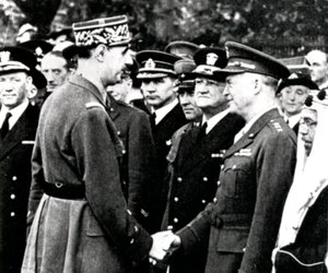 Segunda Guerra Mundial: De Gaulle saluda a Eisenhower, 1944 de Unbekannt