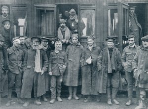 Tropas inglesas heridas camino a un hospital base, c1914 de Unbekannt