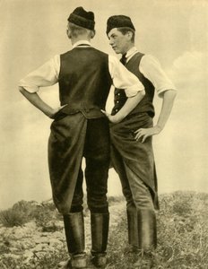 Jóvenes en traje tradicional, Burgenland, Austria