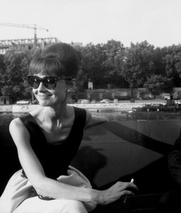 Actriz Audrey Hepburn en el set de la película "Paris When It Sizzles" 13 de julio de 1962