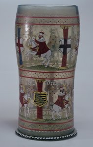 Kurfuerstenhumpen (vidrio electoral alemán) esmaltado con escenas del emperador y siete electores montando caballos blancos, Bohemia, 1625
