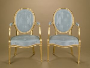 Par de sillas de respaldo ovalado doradas de Adam, tapizadas en azul, c.1780 de Unbekannt Unbekannt