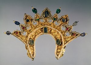 Diadema rusa, oro con perlas y gemas semipreciosas, principios del siglo XVII