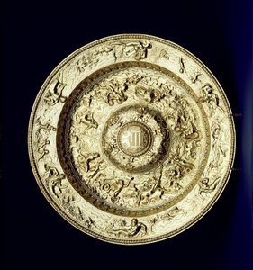 Bacía de plata dorada, repujada, cincelada y grabada, francesa, c.1560-83 de Unbekannt Unbekannt