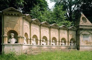 Stowe, William Kent, Templo de los Dignos Británicos, c.1735, Buckinghamshire, Reino Unido