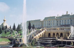 Vista del Palacio de Peterhof sobre la Fuente de Sansón desde las terrazas de Unbekannt Unbekannt