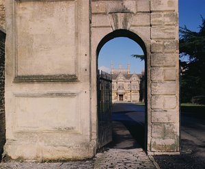 Vista del Frente Sur a través de la puerta, Corsham Court, Wiltshire de Unbekannt Unbekannt