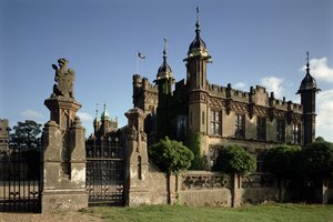 Vista de la entrada a la casa desde el noroeste, Knebworth House, Hertfordshire