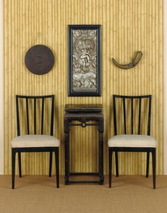Una mesa lateral china ebonizada y decorada parcialmente en policromía, interior de la casa de Marlon Brando, Mulholland Drive, Los Ángeles, EE.UU. de Unbekannt