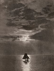 Un tramo de océano iluminado por la luna con un velero de Unbekannter Künstler