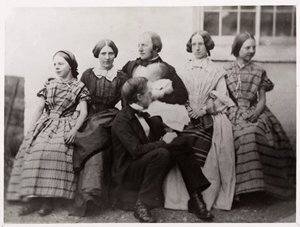 Alexander Parkes, inventor y químico inglés, con su familia, c 1870 de Unbekannt