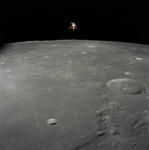 Módulo lunar Intrepid del Apollo 12 aterrizando en la superficie de la Luna en el Océano de las Tormentas de Unbekannt