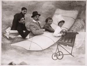 Arte. Fotografía. Gente en un avión. Foto en una feria, Hungría de Unbekannter Künstler