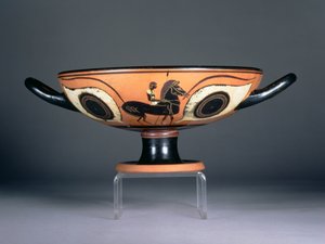 Copa de ojos de figuras negras áticas, con decoración añadida en rojo y blanco que representa un caballo y un jinete, 480-450 a.C.