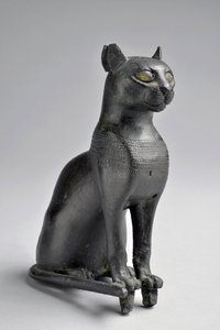Bastet. Estatuilla moldeada en bronce (metal). Baja Época (750-332 a.C.) Egipto - Dim en cm 13 - Número de inventario 735, Musee d