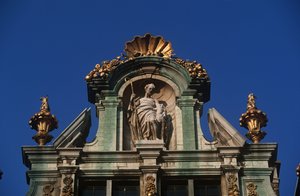 Bélgica, Bruselas, Grand Place, detalle arquitectónico de Benjamin Baud