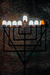 Gran Menorah de la Sinagoga, 2018 (fotografía pintada a mano) de Unbekannter Künstler