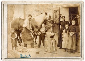 CESTIERI el taller del maniscalco coincidía muchas veces con su vivienda y al taller se llevaban los animales para cambiar hierros o ser cuidados de los pies
