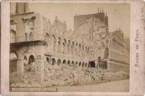 Comuna de París: vista de las ruinas del Ministerio de Finanzas en París en mayo de 1871. Fotografía J.R. de Unbekannt