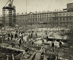 Construcción de las nuevas oficinas del Gobierno, Great George Street, Westminster, Londres, 24 de septiembre de 1902, Reino Unido (fotografía en blanco y negro)