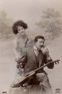 Pareja con flores y guitarra española, Francia, c.1910 (tarjeta postal) de Unbekannter Künstler