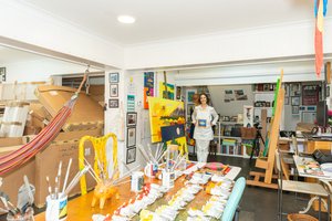 Cristina Rodríguez en su estudio, 2022