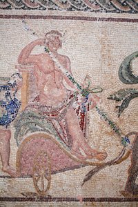 (detalle) El Triunfo de Dionisos - Retorno del dios de una expedición militar a la India - Dionisos sentado en un carro tirado por dos panteras - Mosaicos de Pafos, Casa de Dionisos, Finales del siglo II d.C. - Finales del siglo II d.C. - Chipre - El triun
