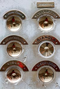 Panel de botones de timbre, Venecia, Italia (foto)