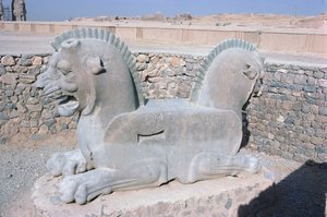 Doble dragón de un capitel, período aqueménida, siglo V a.C.