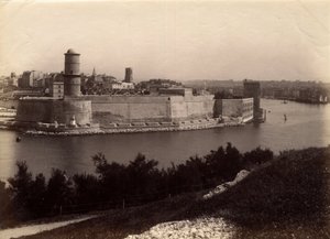 Vista exterior del Castillo de If (antigua prisión construida entre 1527 y 1529) en la bahía de Marsella, Bocas del Ródano (13), cenotipo de principios del siglo XX. de William M. Timlin