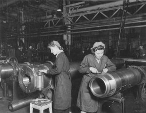 Montaje de bloques de culata en la fábrica de Elswick, Newcastle upon Tyne, Reino Unido