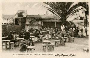 Franceses y marroquíes en el Café Oudaya, Rabat de Unbekannter Künstler