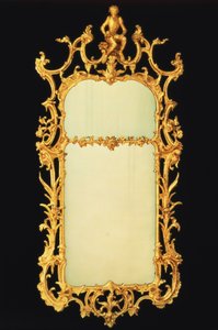 Espejo de pier de George III dorado, con dos placas, cresta elaborada, centrado por la figura de un mono en un soporte de roca, c.1765 de Unbekannt