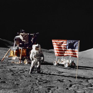 Harrison H Schmitt en la superficie lunar durante la misión Apollo 17