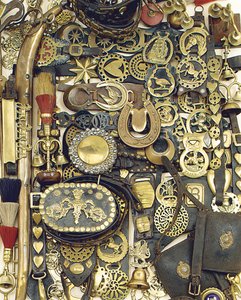 Piezas de cara de latón para caballos y martingalas de cuero montadas, finales del siglo XIX / principios del siglo XX de Unbekannt
