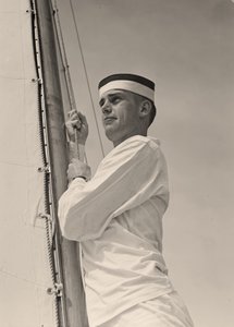Guardiamarina izando la vela mayor, Academia Naval de EE.UU., Annapolis, Maryland. 1942 de Unbekannt