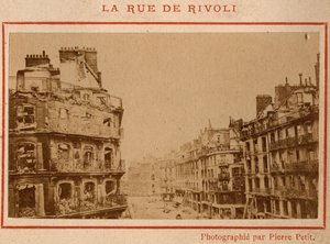 Municipalidad de París (1871): vista de los edificios incendiados en la Rue de Rivoli en París en mayo de 1871. Fotografía de Pierre Pepetit