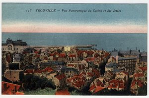 Normandía, Calvados, Trouville: vista panorámica del casino y los malecones