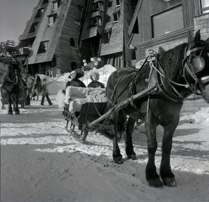 P. Topaloff y Alice Sapritch en Avoriaz durante el Festival de Cine Fantástico el 29 de enero