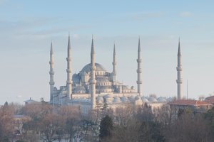 Vista panorámica de la mezquita azul poco antes del atardecer, Estambul, Turquía (foto)