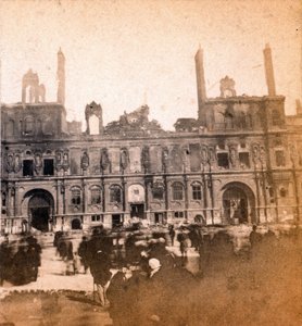 Comuna de París (1871): vista del Hotel de Ville después del incendio de mayo de 1871. Fotografía anónima de Unbekannt