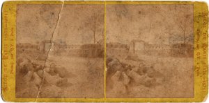 Sitio de París (1871): vista de la ciudad durante el sitio de la ciudad por los prusianos entre el 20/09/1870 y el 28/01/1871. Fotografía de Q.V.. Impresión en cartón Dim. 17x6,9 cm de Unbekannt