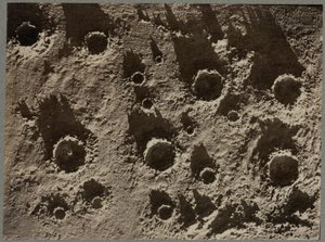 Fotografía del modelo de cráter lunar de Unbekannter Künstler