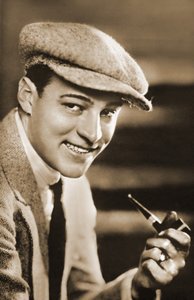 Retrato de Rudolph Valentino (1895 - 1926) (foto b/n).