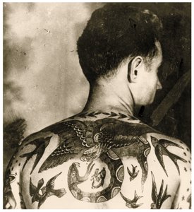 Retrato de Tom Stephen, tatuado por Bert Grimm, c.1942 (foto)