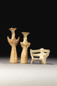 Ídolo femenino tipo Psi, ídolo femenino tipo Tau y modelo de un trono, 1400-1200 a.C. de Unbekannt